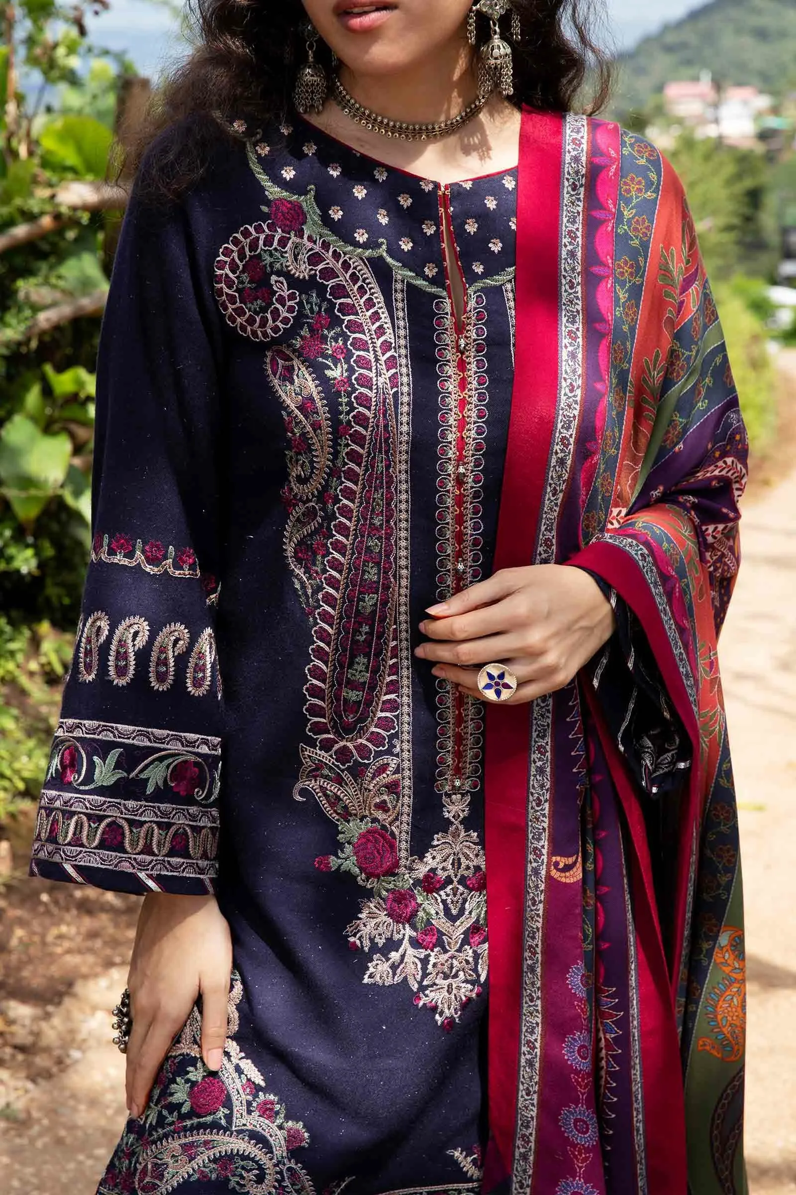 Zara Shahjahan - 04 Mehrnaz Luxury Winter Shawl Collection